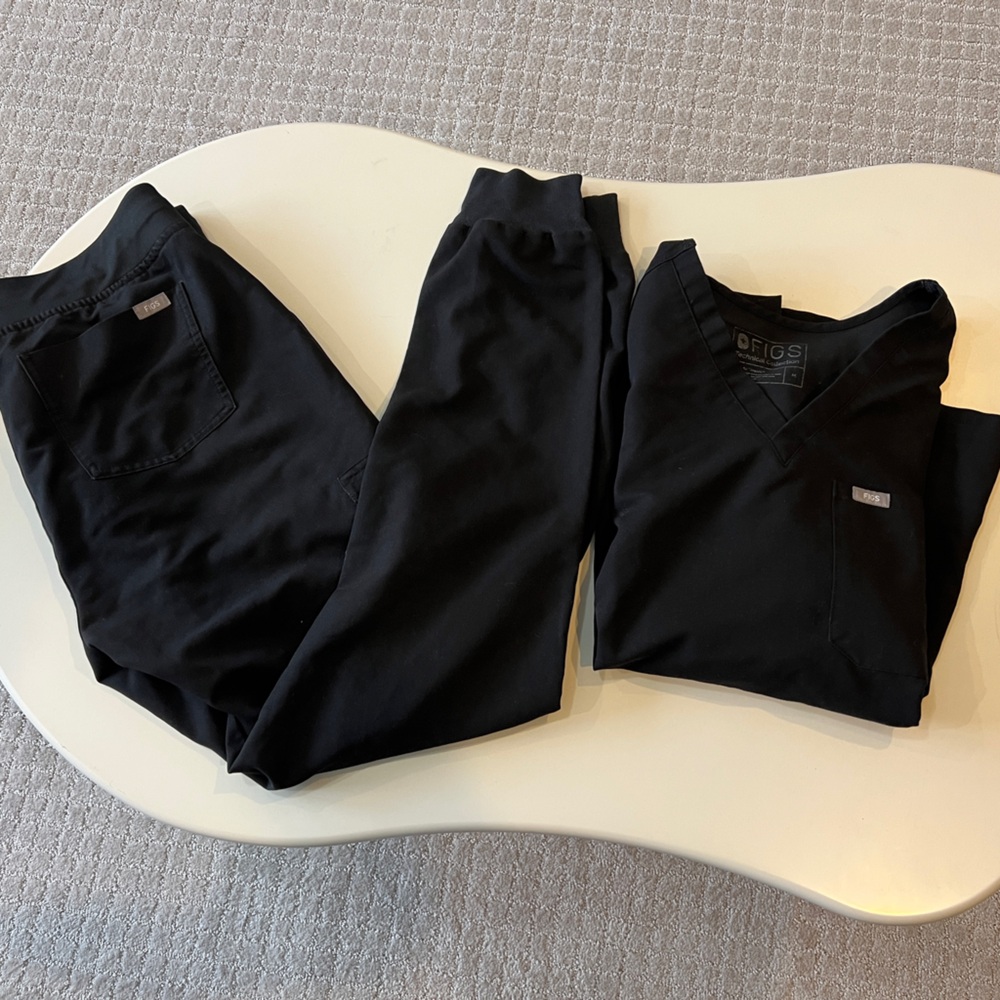 Figs Black Joggers and Scrub Top Set - Medium Tall